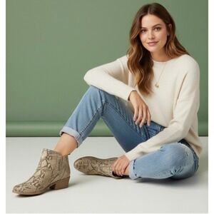 Women's Snakeskin Ankle Boots Low Heel Side Zip Fashion Bootie Tan Gold size 8